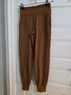 High-Waist Jogger Pants in Warm Brown